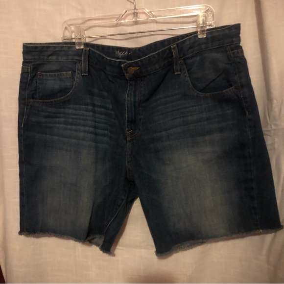 Jean shorts (cut offs) raw hem size 18/34 - Picture 1 of 5